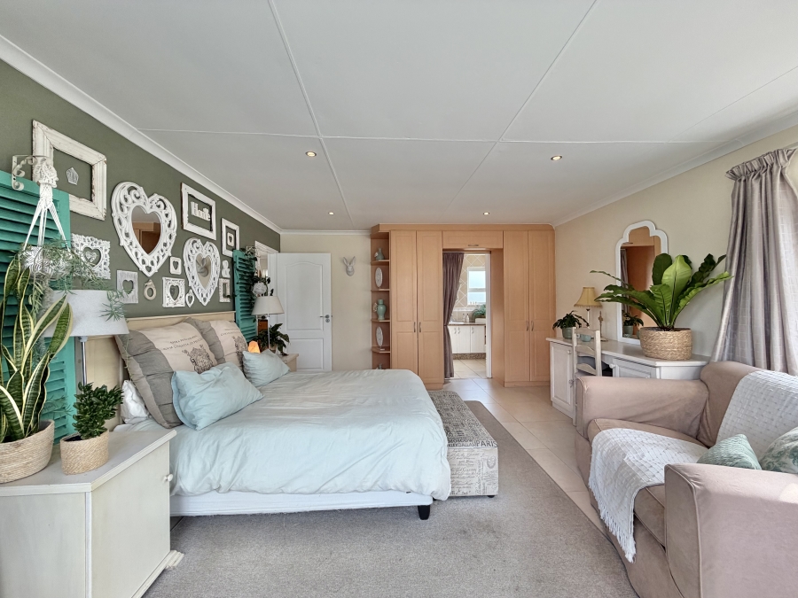 6 Bedroom Property for Sale in Marina Martinique Eastern Cape